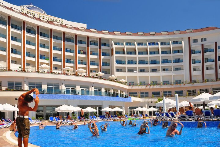 Hotel Pool
