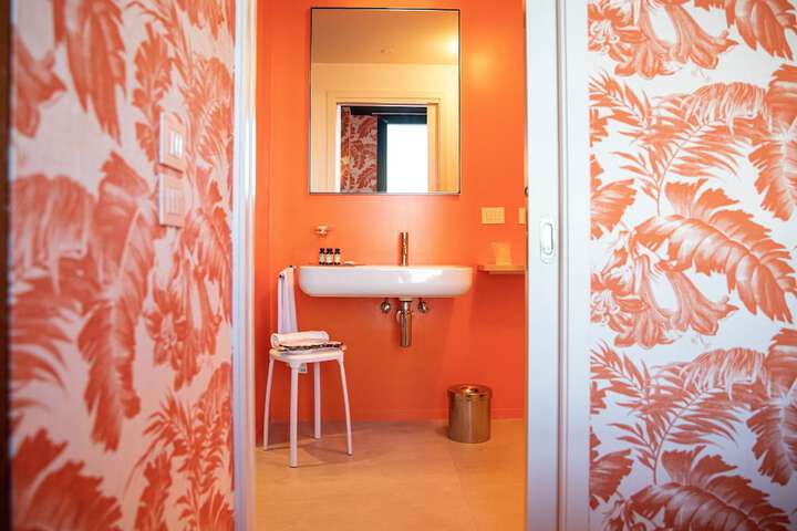 Room 44 of 130