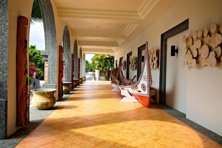 Ballroom/Hall 85 of 99