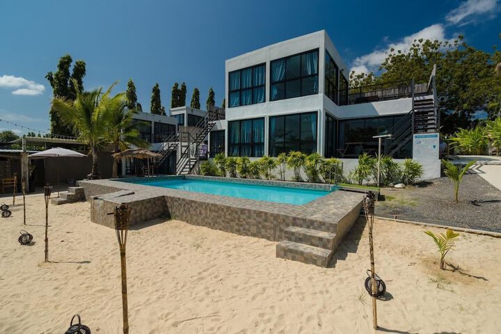 Pool 19 of 52