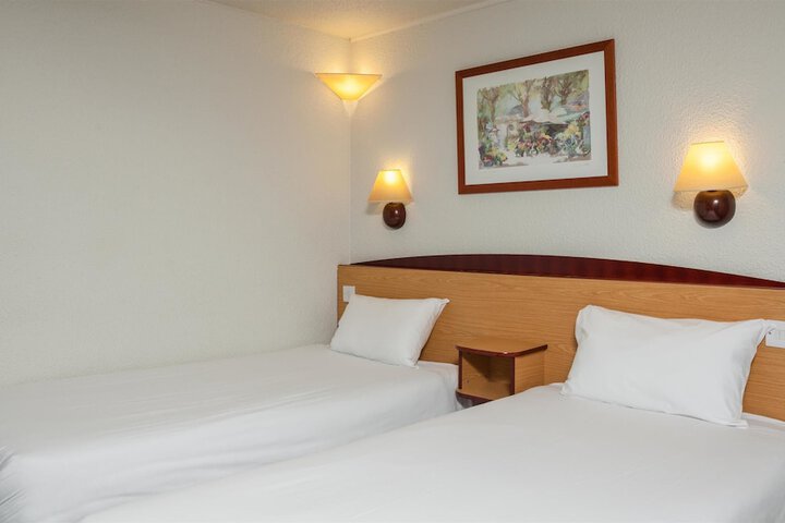 Room 6 of 42