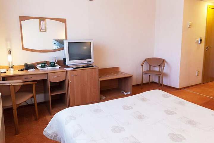 Room 42 of 154