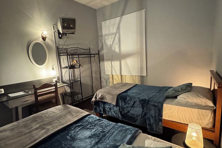 Room 27 of 39