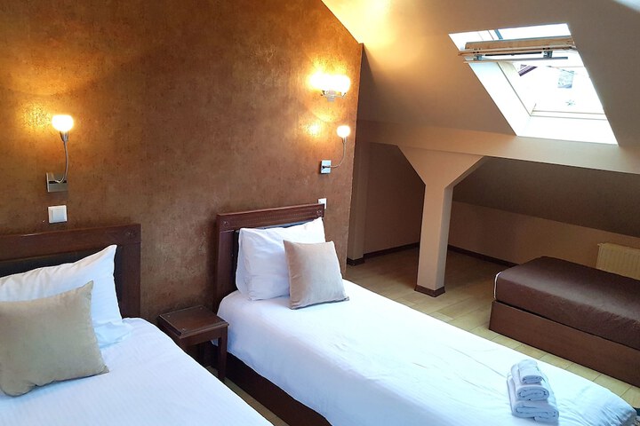 Room 33 of 81