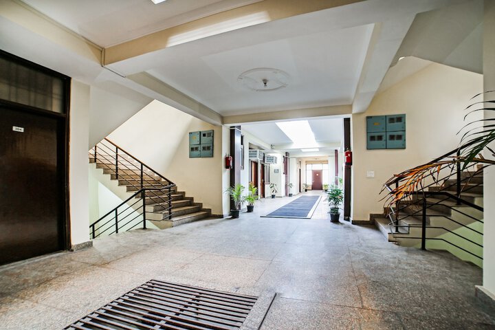 OYO FLAGSHIP 17382 AV RESIDENCY