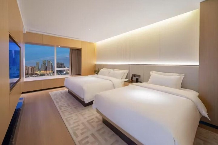 Room 11 of 27