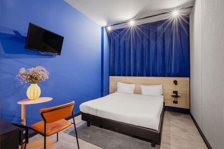 Room 27 of 107