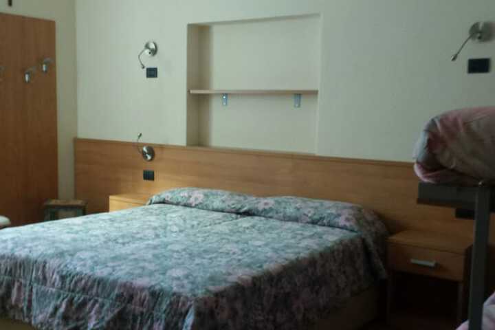 Room 7 of 10