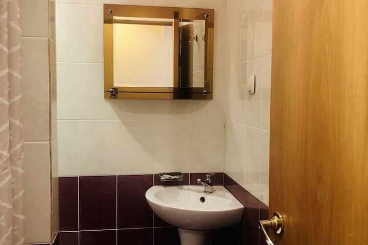 Room 4 of 34