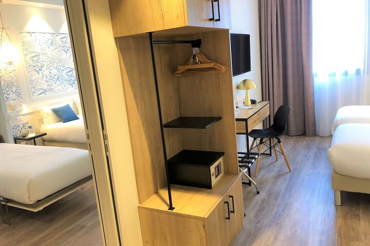 Room 13 of 119