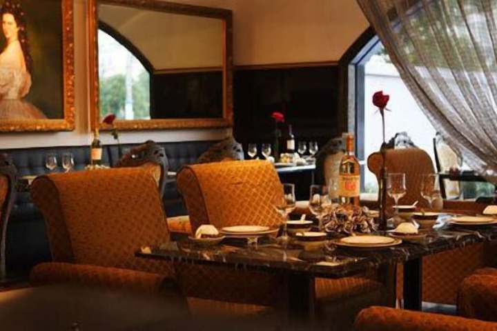 Dining 76 of 94