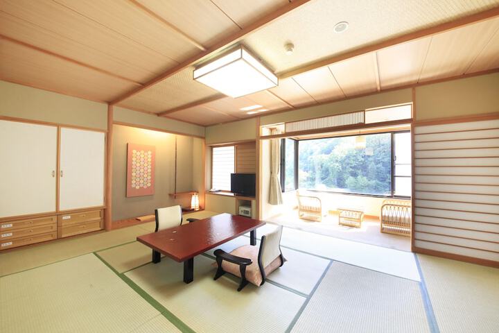 Room 14 of 53