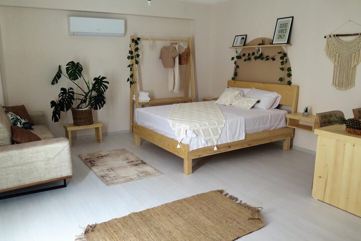 Room 9 of 28