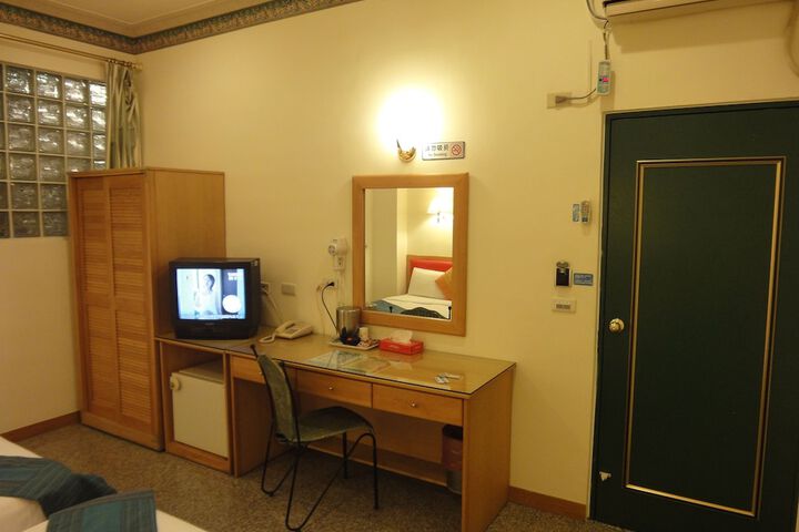 Room 15 of 24