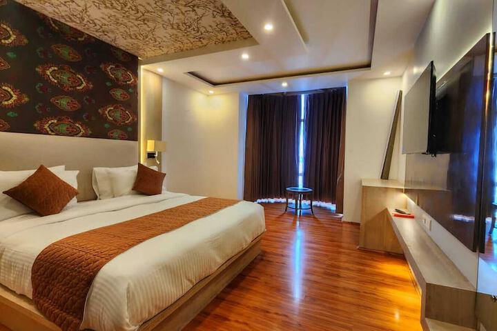 Room 5 of 34