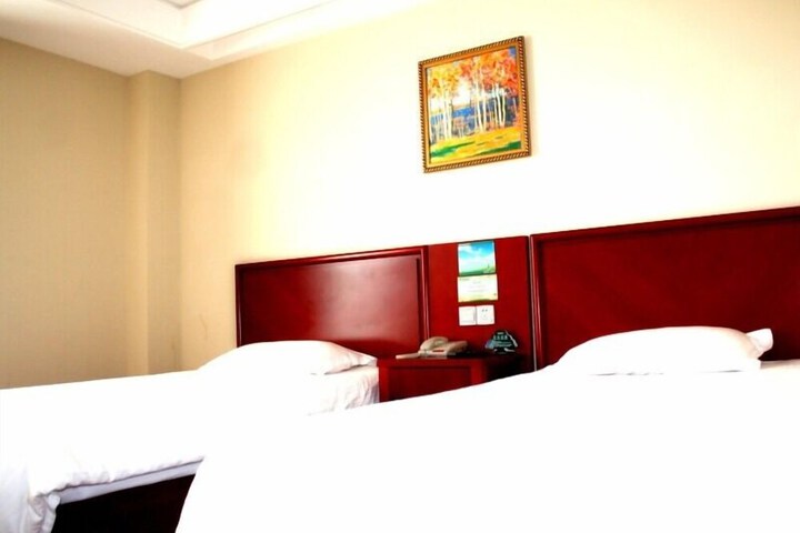 Room 11 of 19