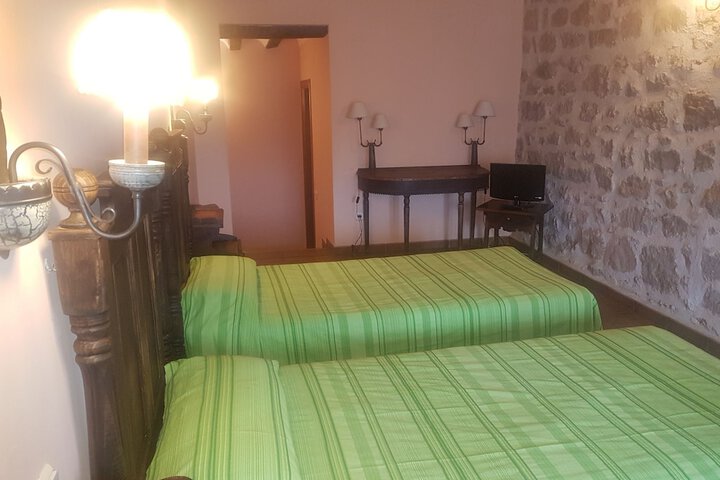 Room 2 of 10