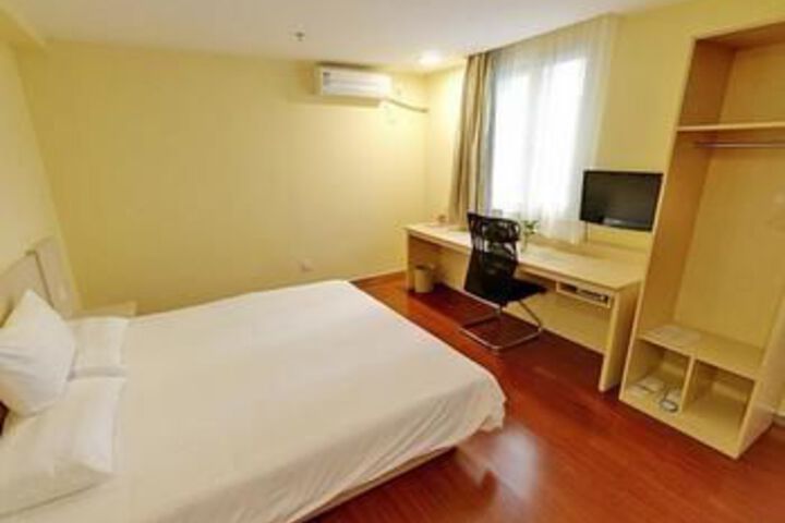 Room 7 of 17