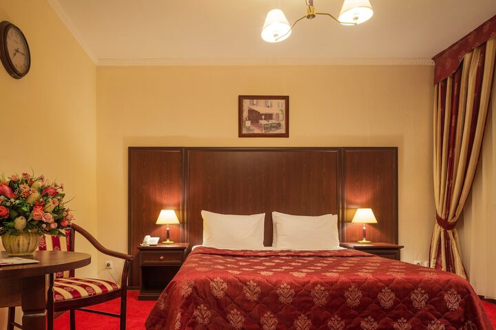 Room 15 of 120
