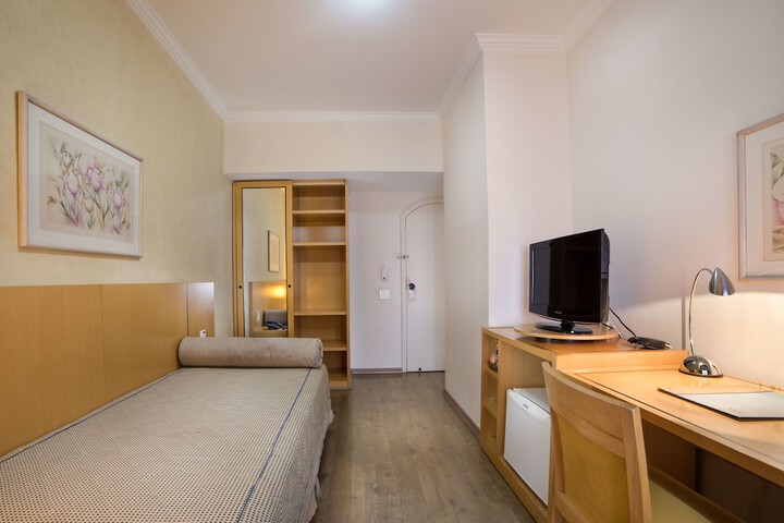 Room 5 of 38