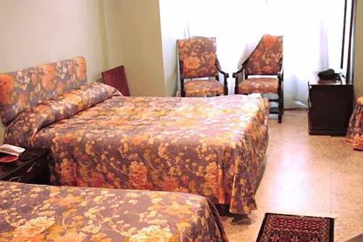 Room 5 of 12