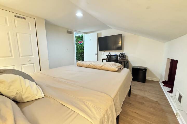 Room 2 of 24