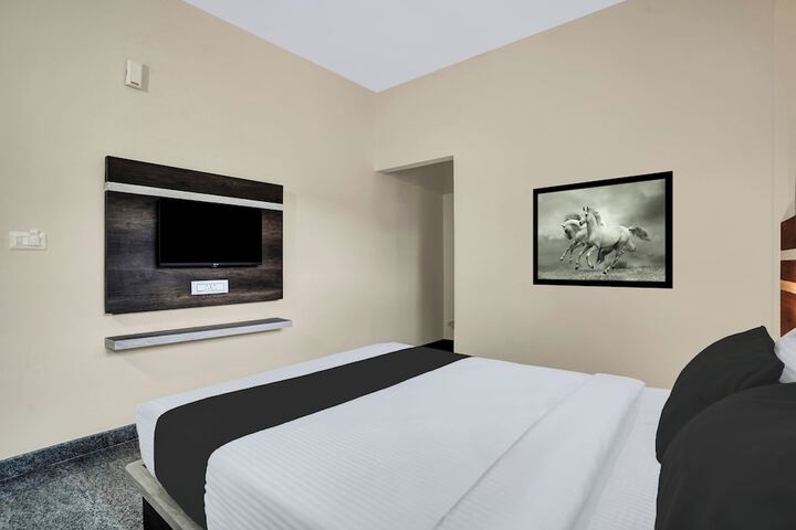 Room 8 of 33