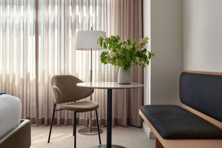 Room 32 of 120