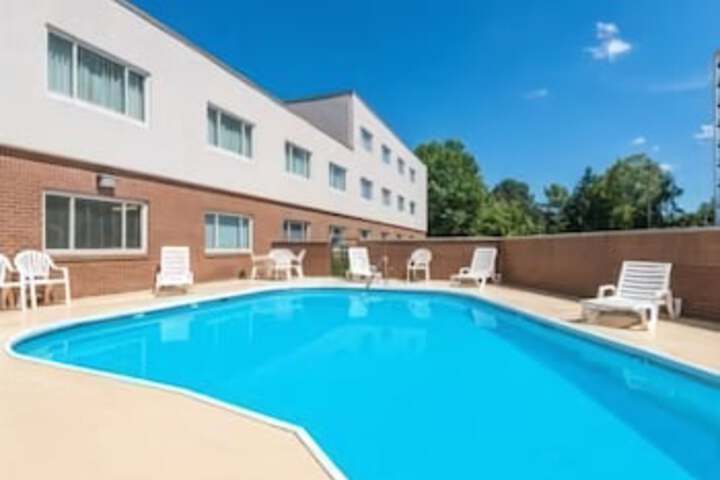 Ramada Hotel Conference Center By Wyndham Paintsville - Paintsville Ky Highway 321 James Trimble 41240