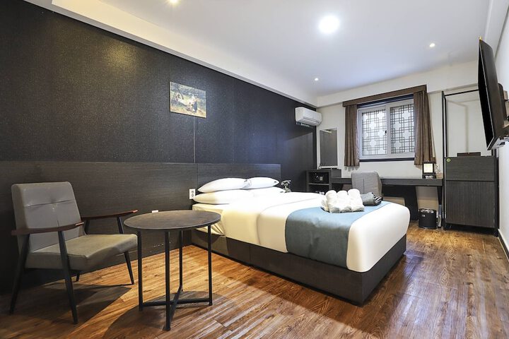 Room 25 of 85