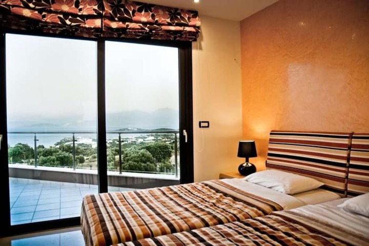 Room 42 of 85
