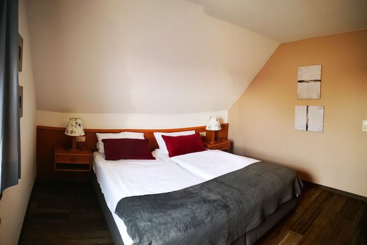 Room 6 of 8