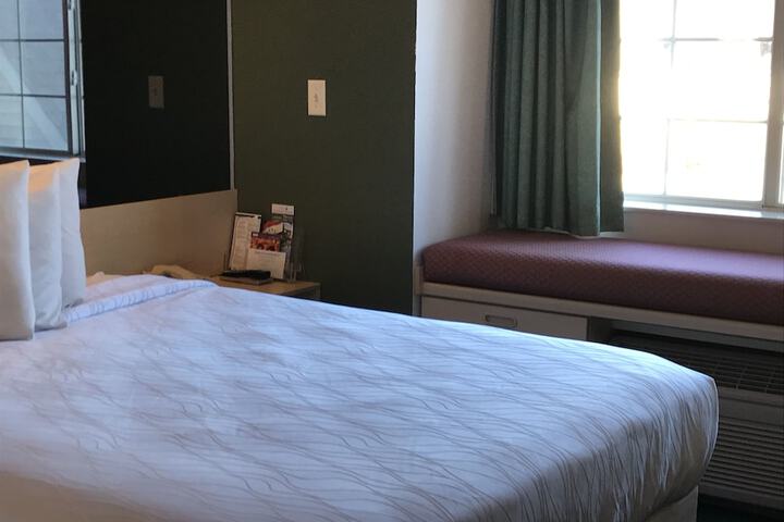 Room 10 of 43