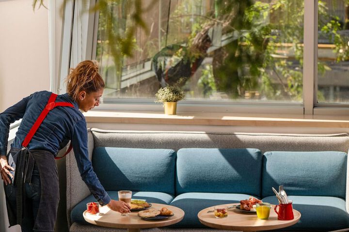 Breakfast/Coffee Service 72 of 130