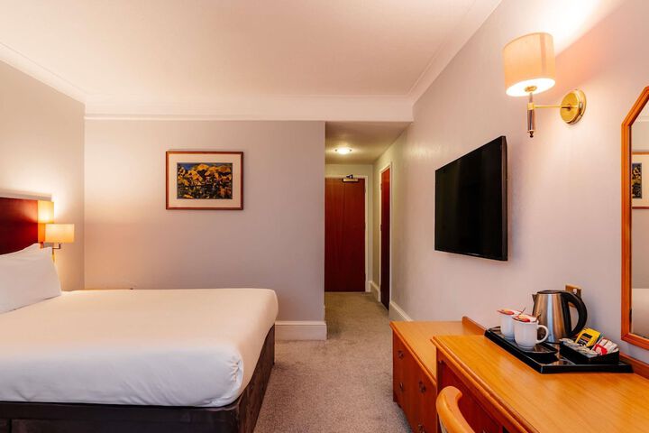 Room 16 of 168