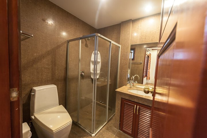 Room 45 of 100