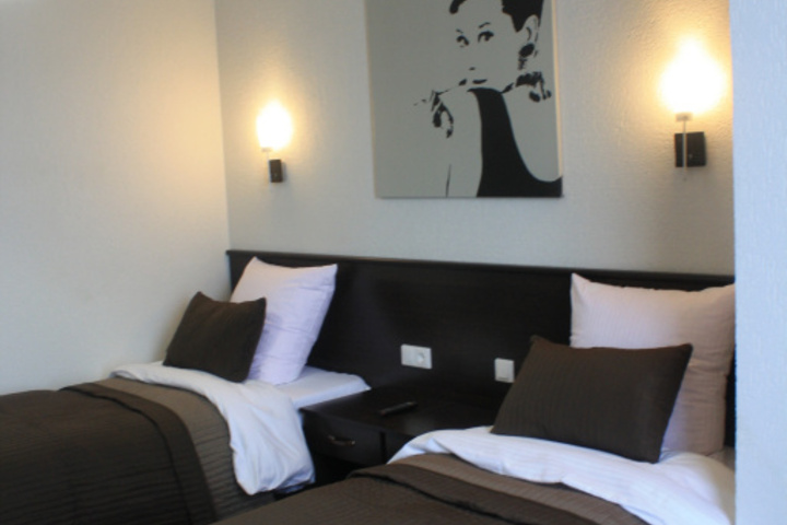 Room 5 of 18