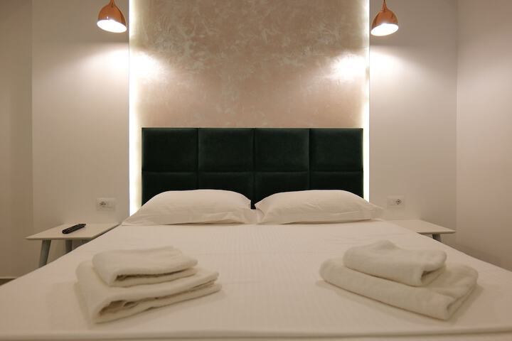 Room 26 of 103