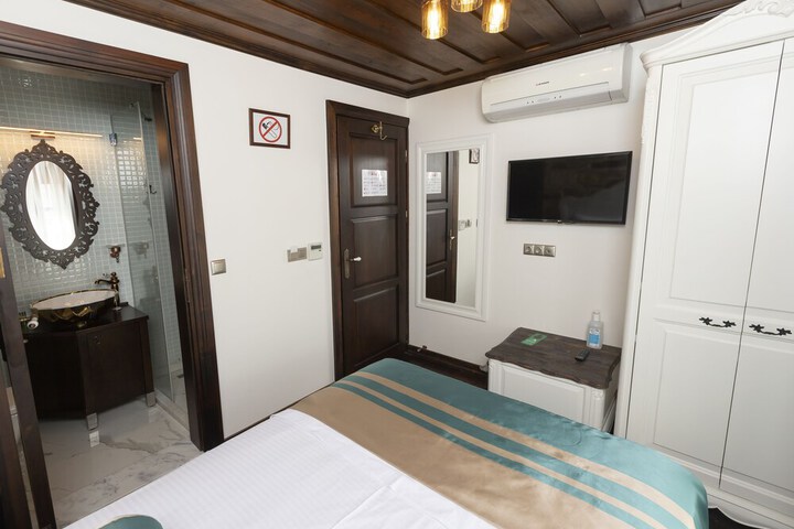 Room 13 of 86
