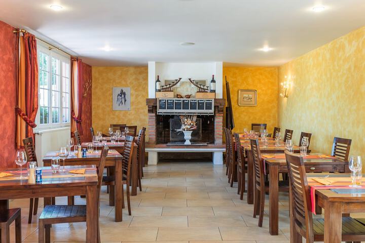 Dining 45 of 68