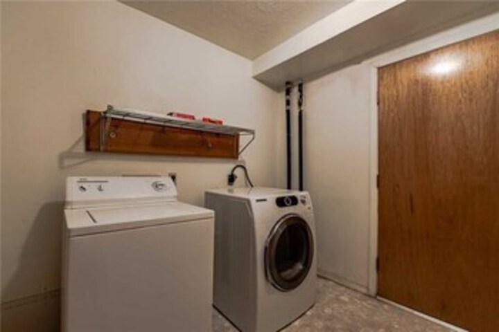Laundry 12 of 28