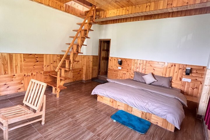Room 4 of 25