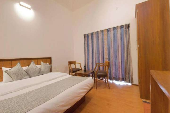 Room 7 of 33