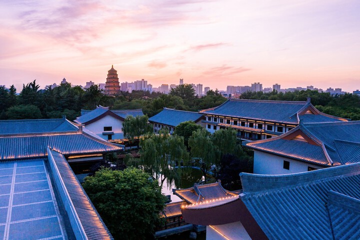 Exterior of HUALUXE Hotels and Resorts Xian Tanghua an IHG hotel