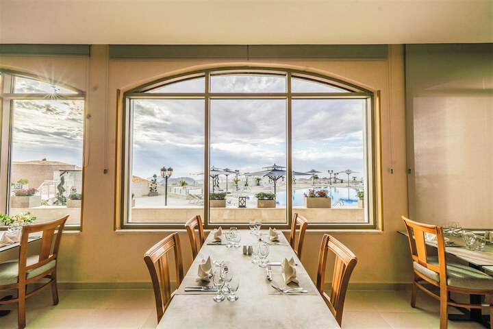 Dining 80 of 90