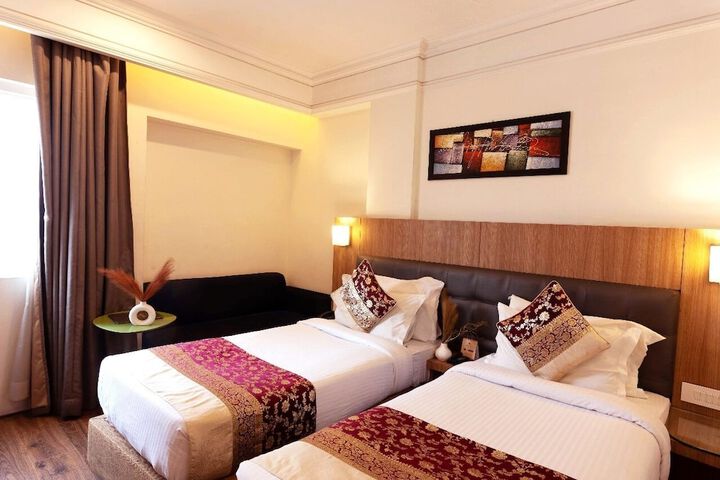 Room 42 of 100