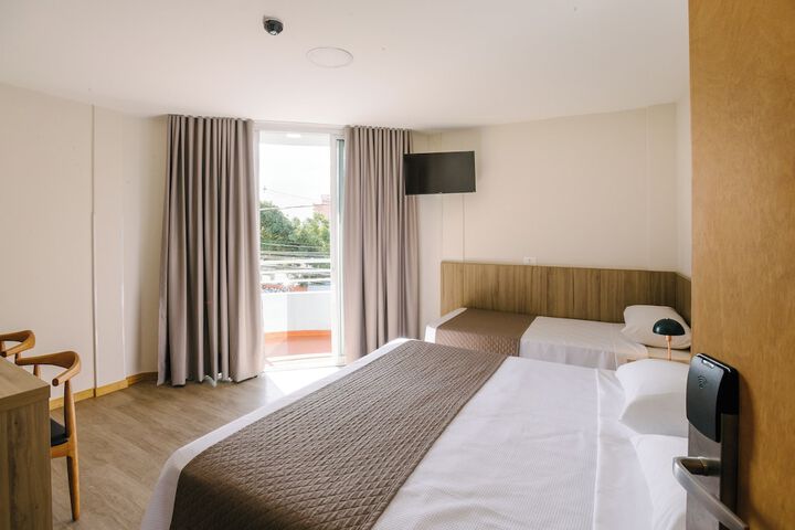 Room 10 of 34