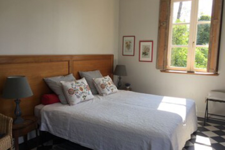 Room 32 of 49