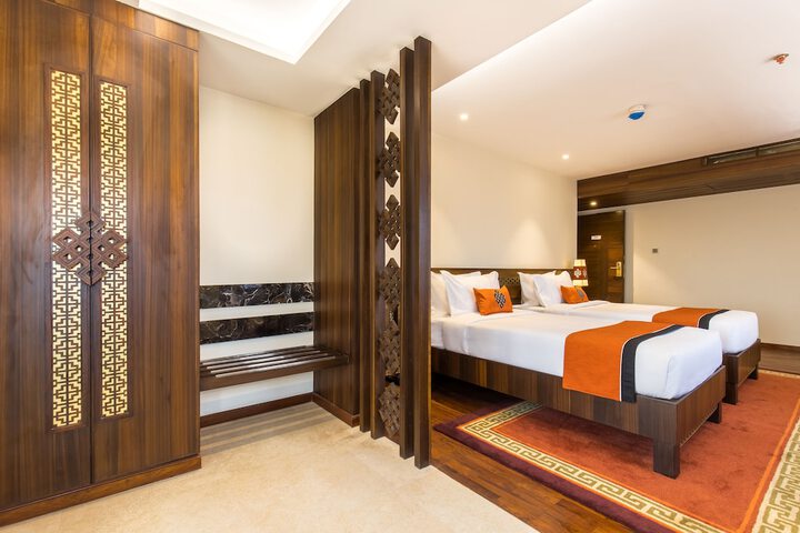 Room 12 of 120