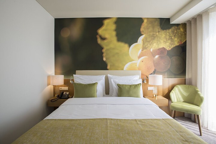 Room 10 of 31
